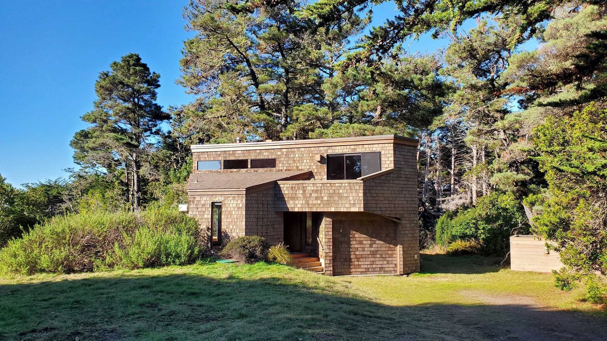 Sea Ranch House | Cozy Coastal Cottage