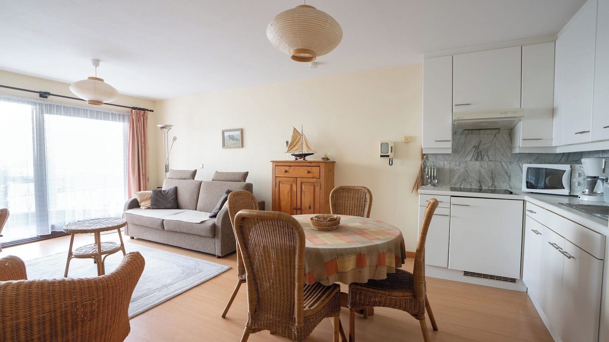 Oostduinkerke-Bad Apartment | Cozy Coastal Retreat for 4