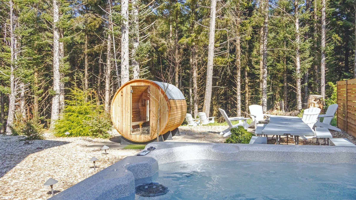 Lincoln City House | Cozy coastal retreat- Sauna, hot tub, firepit, ocean/forest views