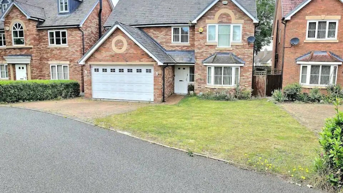 Rhyl House | Cozy Coastal Retreat in Rhuddlan - 5 Bedroom House