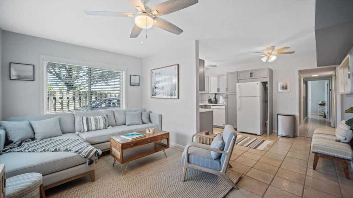 Wrightsville Beach Condo | Cozy Coastal Getaway - Steps to Beach