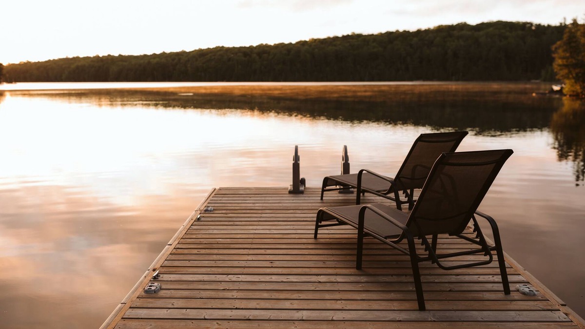 Faraday Cottage | Cozy Coe Lake Cottage | Hot Tub · Wood Fireplace