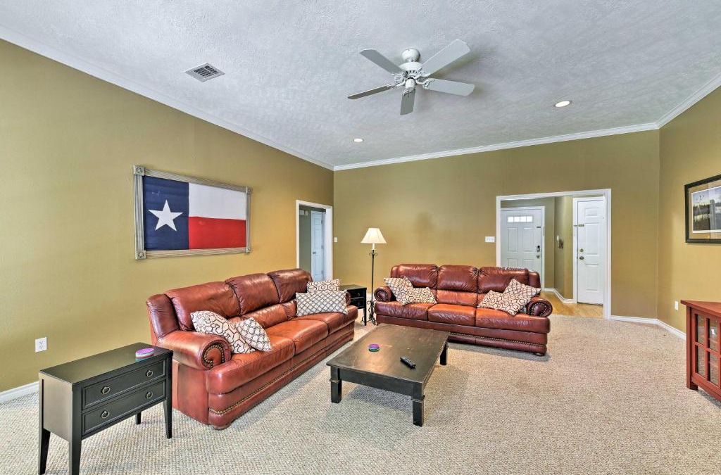 College Station House | Cozy College Station Home with Patio and Fireplace