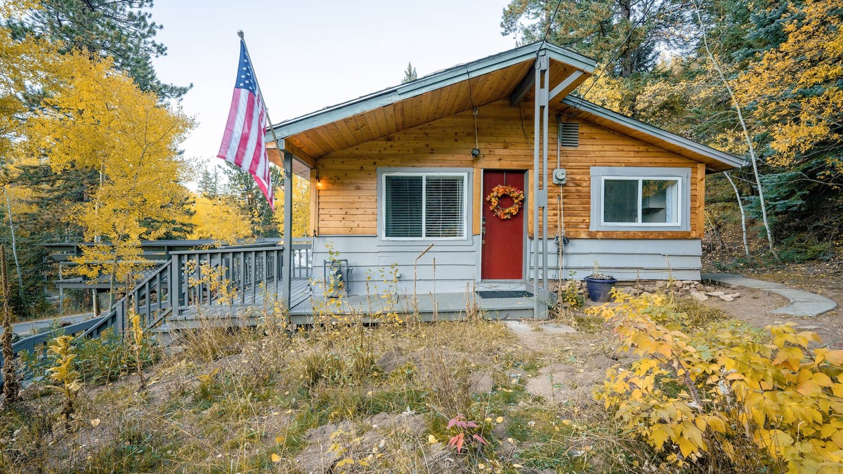 Coal Creek Canyon Cabin | Cozy Colorado Rocky Mountain Cabin