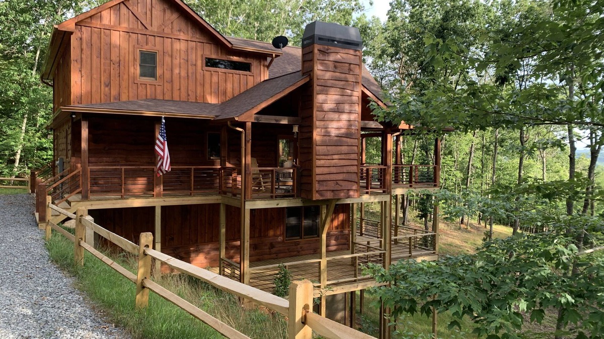 Morganton Cabin | Cozy Comfort meets Luxury Amenities in Mountain-View Retreat w 3 brms & 3 frplcs