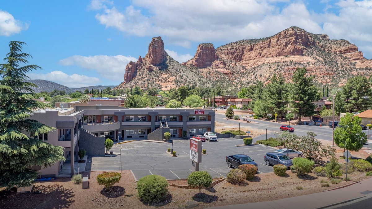 Sedona Hotel | Cozy Comfort Queen Room Near Bell Rock Mountain - Family Retreat