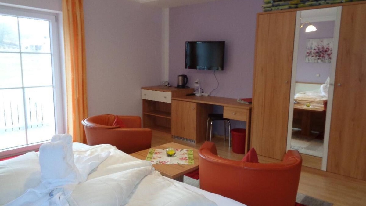 Rinchnach Apartment | Cozy comfort room (35 sqm) for 2 persons with large balcony