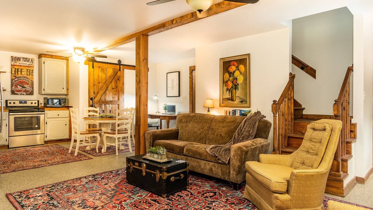 Concord Cottage | Cozy & Comfortable Carriage House