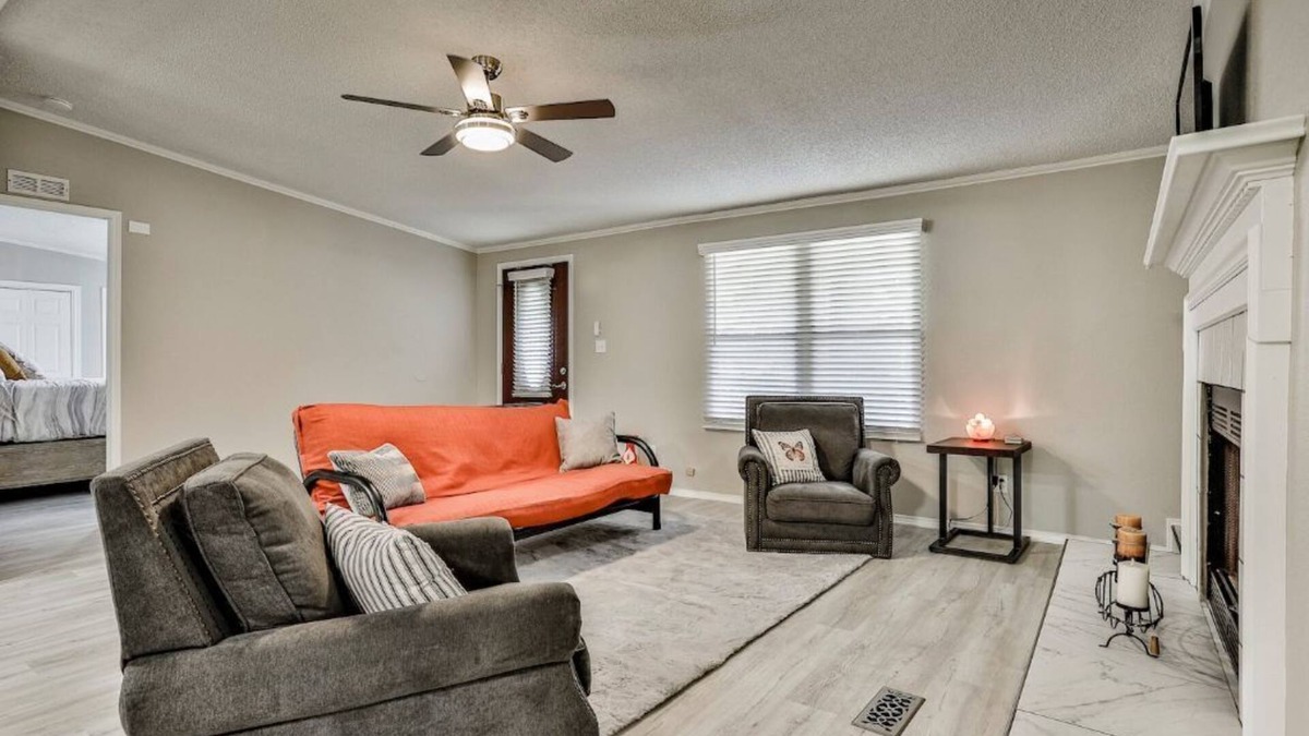 Granbury House | Cozy & comfortable Granbury Home- Minutes from Lake & Historic Downtown Square!
