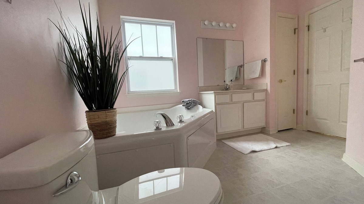 Milford Condo | Cozy condo, 30 minutes away from the beach, outlets and boardwalk.