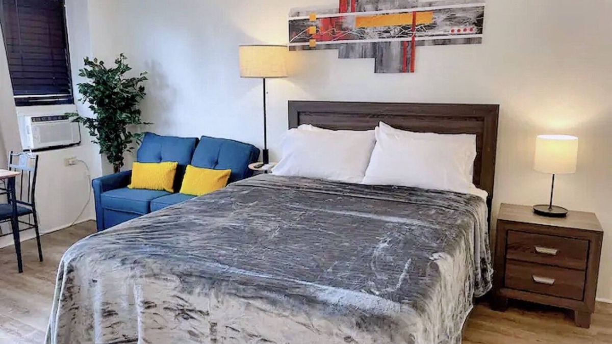 McCully - Moiliili Condo | Cozy condo at Hawaiian monarch- free parking, no resort fee, near beaches, shop