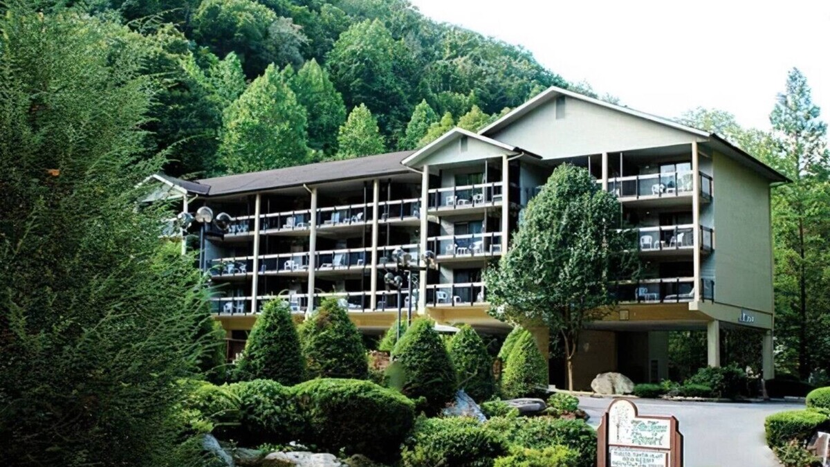 Gatlinburg Resort | Cozy Condo at Tree Tops Mountain Resort Minutes From Down Town Gatlinburg