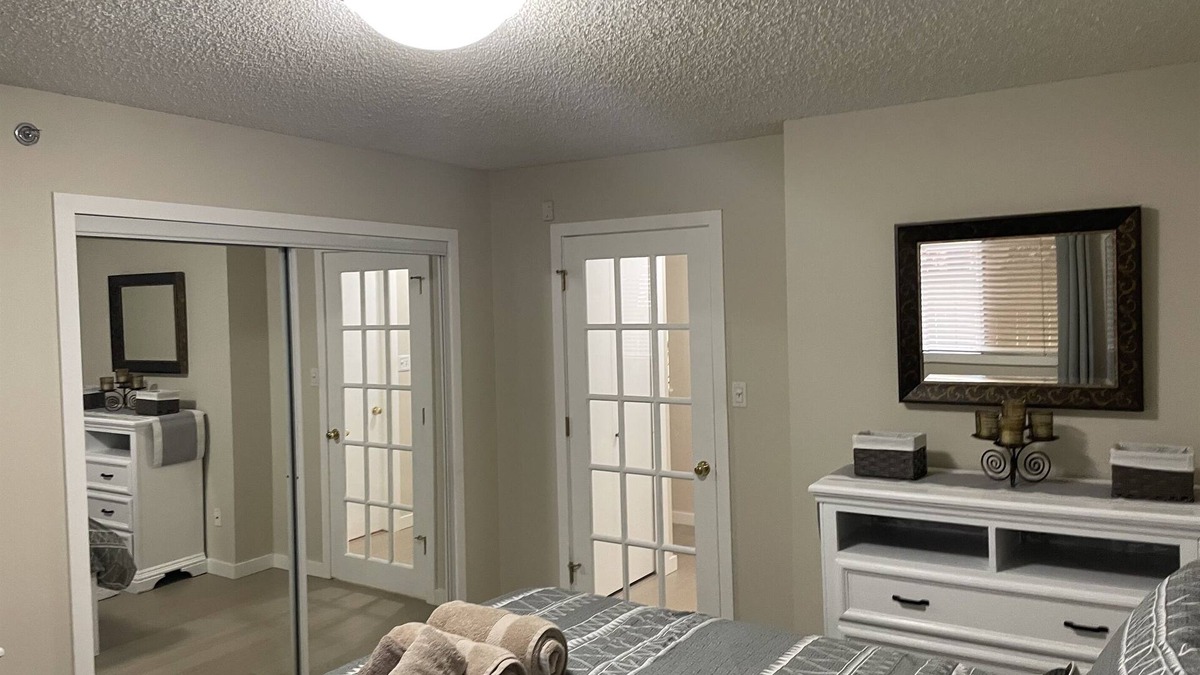 North Central Edmonton Condo | Cozy Condo close to LRT, Stadium and Expo Center.