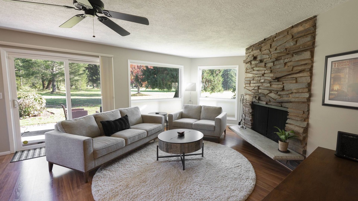 Welches Condo | Cozy Condo in Mount Hood Village! A short drive to hiking & Mt.Hood ski resorts!