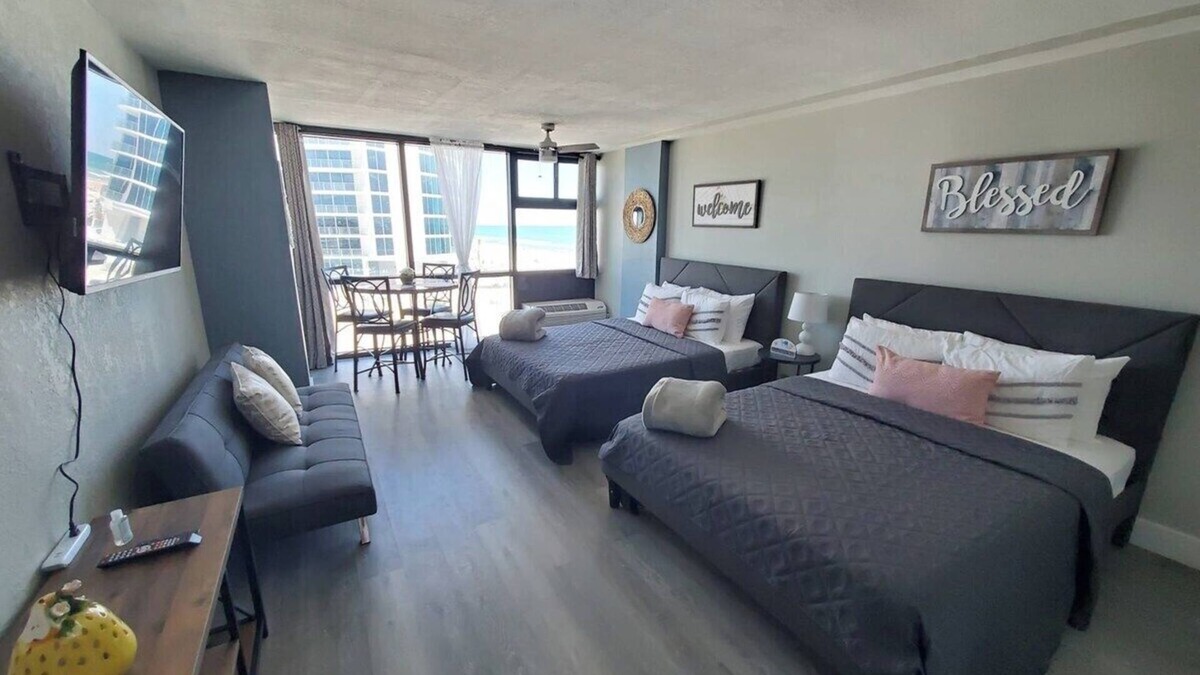 Daytona Beach Apartment | Cozy condo in Daytona with oceanview