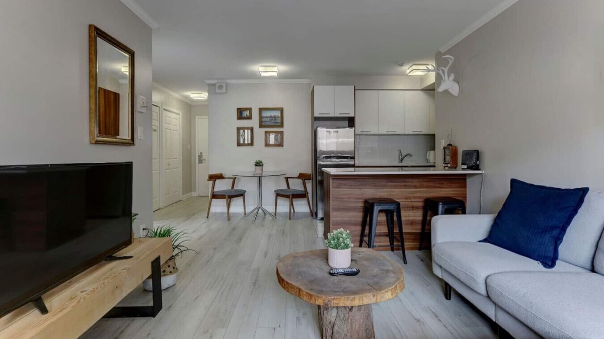 Shaughnessy Village Apartment | Cozy condo in heart of downtown Montreal