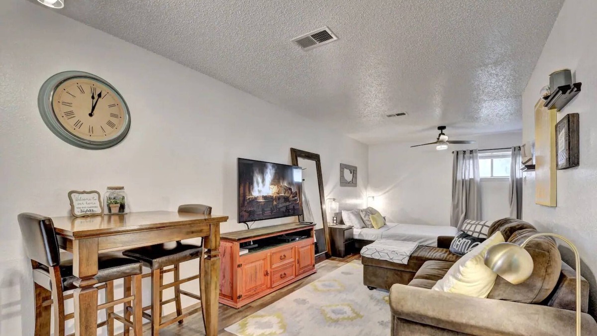 Hyde Park Condo | Cozy Condo near UT/Downtown