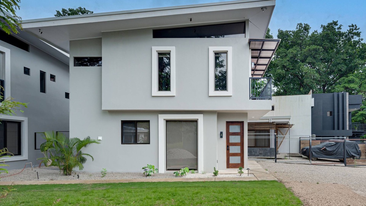 Tamarindo Apartment | Cozy condo with shared community pool, private washer/dryer, and WiFI