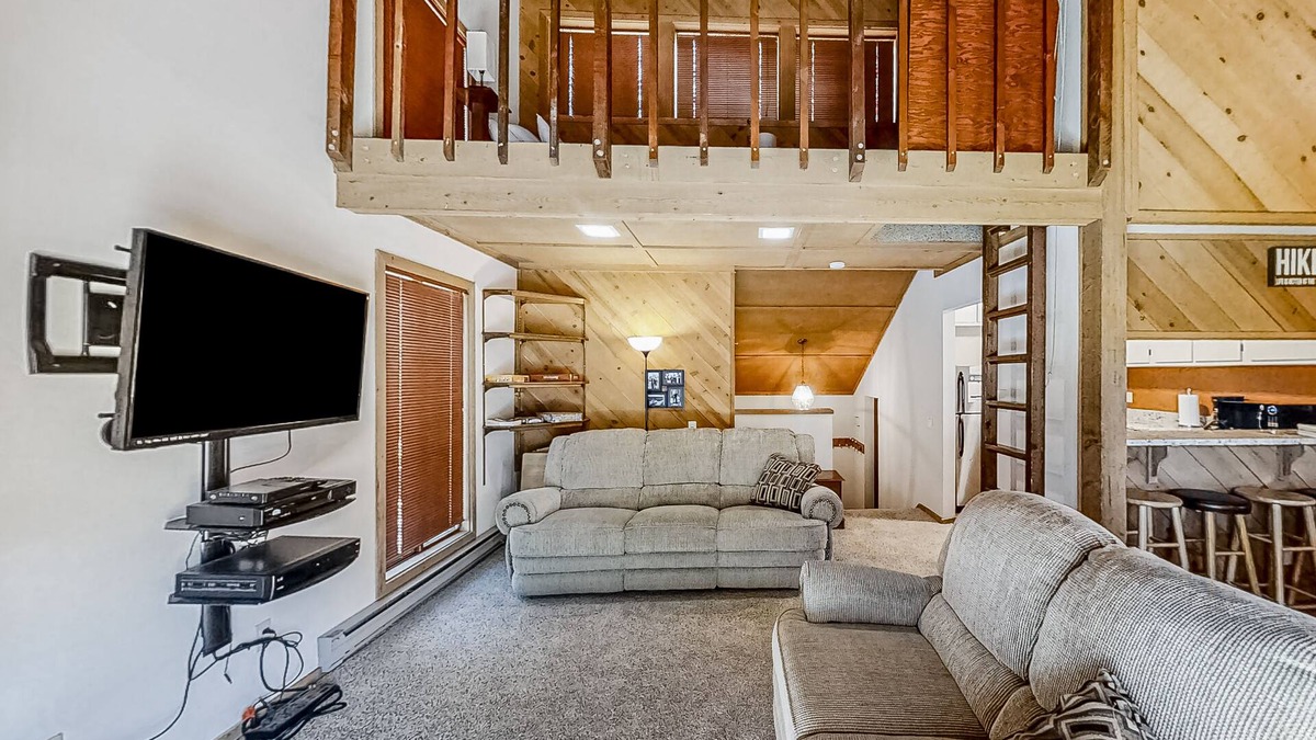 Shaver Lake Condo | Cozy condo with deck, pools & hot tubs - great location near Shaver Lake