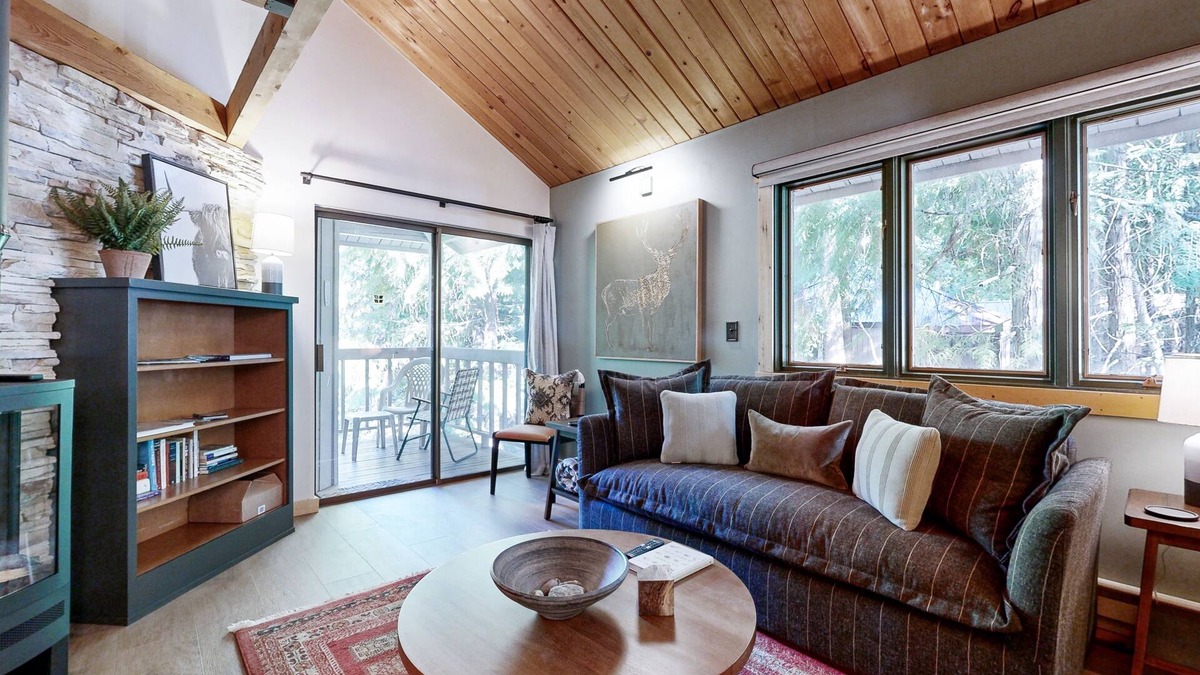 Whitefish Condo | Cozy condo with shared hot tub, pool, lake access, close to skiing