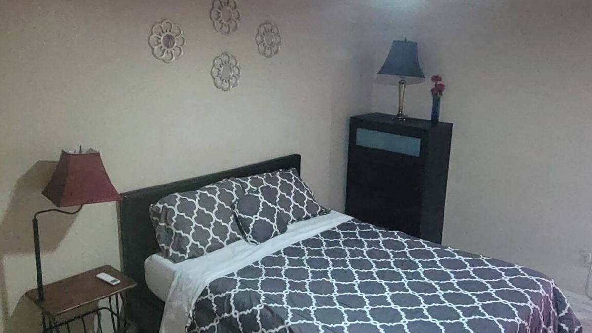Clodine Condo | Cozy Condo2, surrounded by shopping & eateries