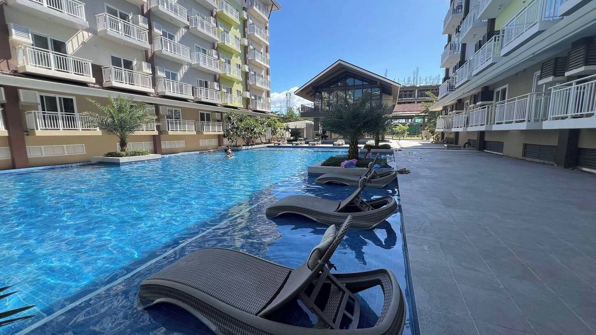 Mactan Export Processing Zone Condo | Cozy & Convenient Fully Furnished 1-Bedroom Apt 3 mins from the Airport & Malls