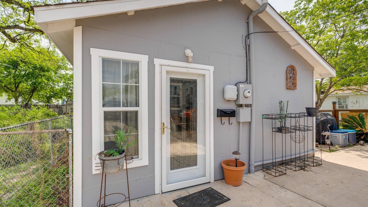 Harlandale House | Cozy + Convenient San Antonio Home 5 Mi to Dtwn!