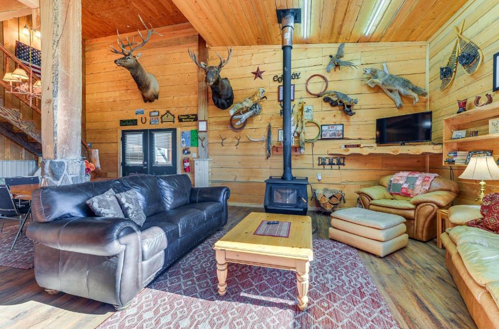 Cora House | Cozy Cora Studio Cabin with Wind River Mtn Views