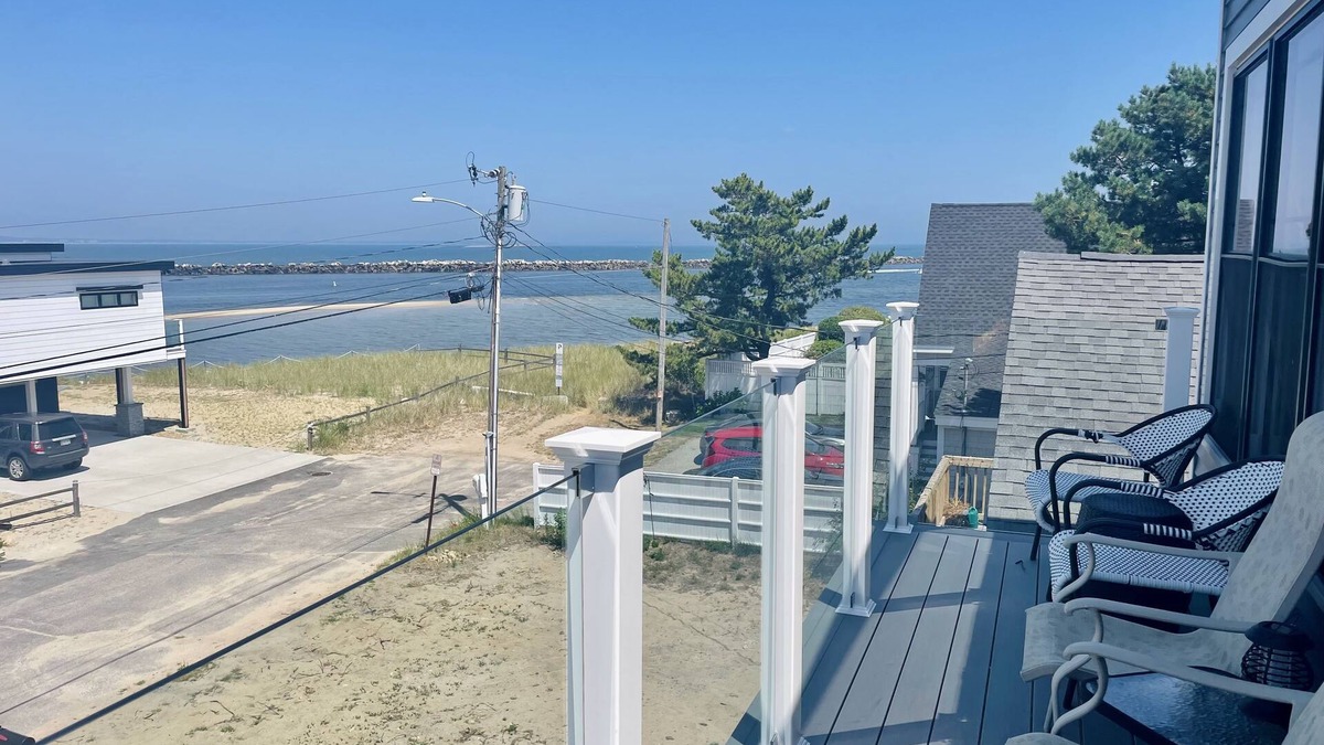 Biddeford House | Cozy Costal Cottage ~ Prime Location ~ Just Seconds from Hills Beach!