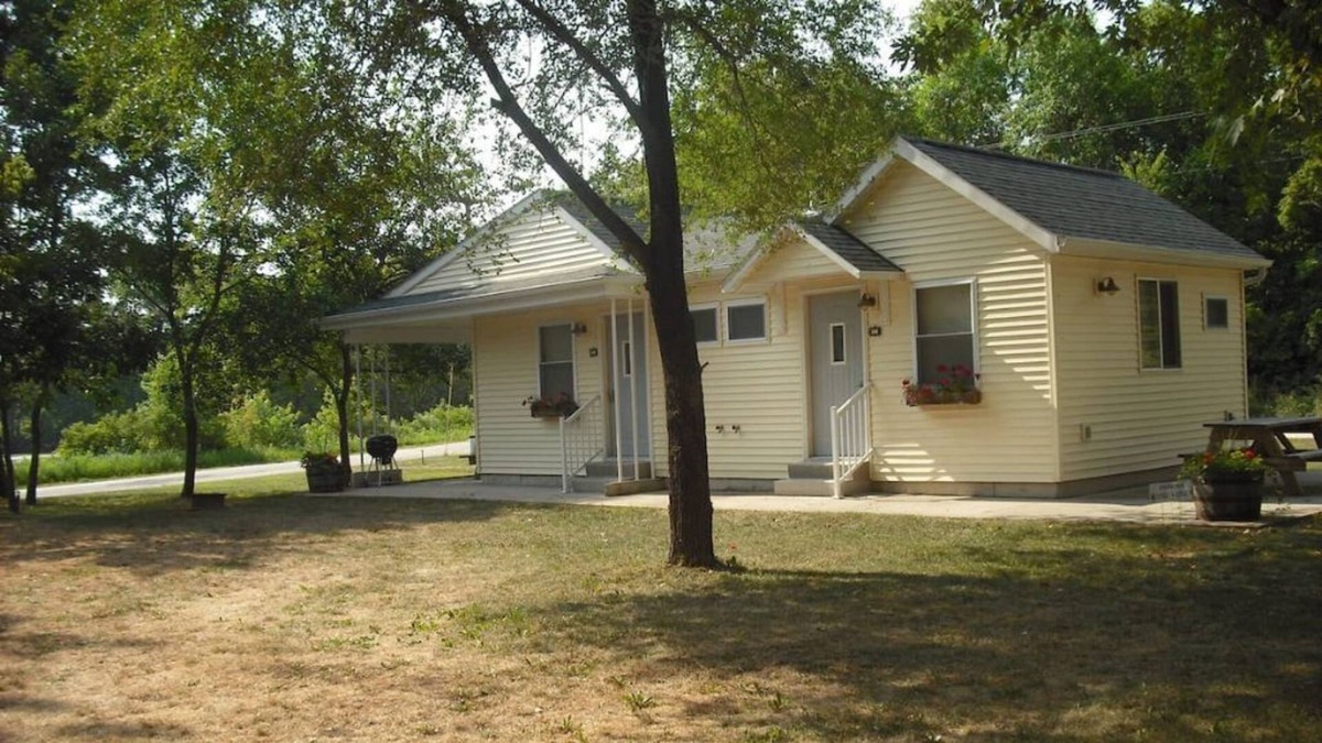 Trempealeau Cottage | Cozy Cottage 2 on Lake Road