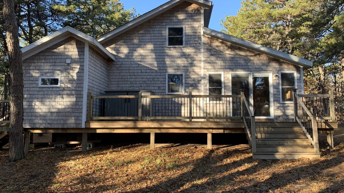 East Chop House | Cozy cottage 3/4 mile from Oak Bluffs harbor
