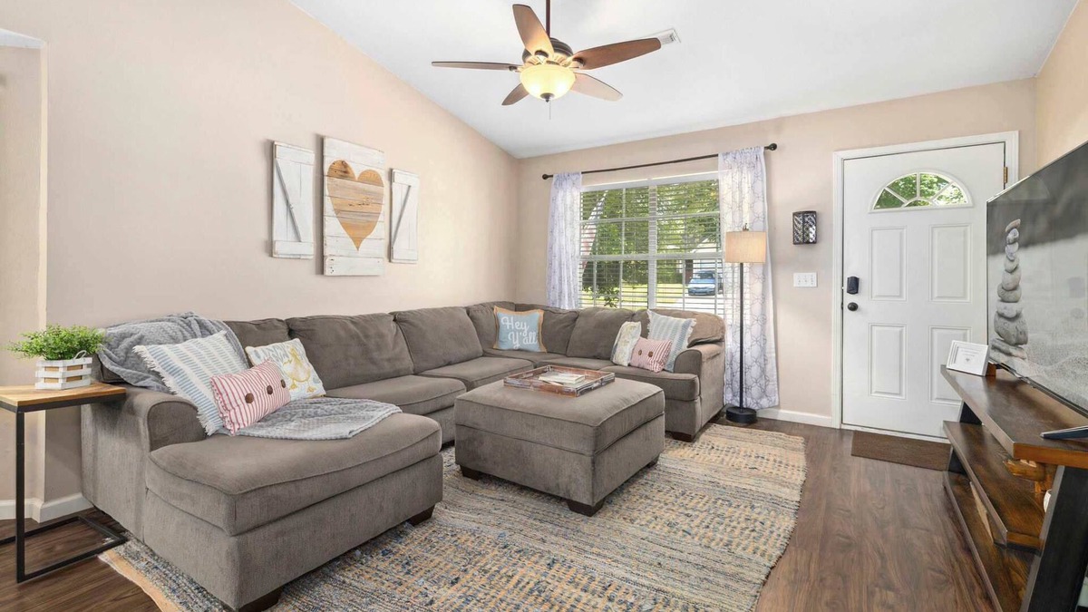 Fayetteville House | Cozy Cottage-3 mi to UofA-4 mi to DT