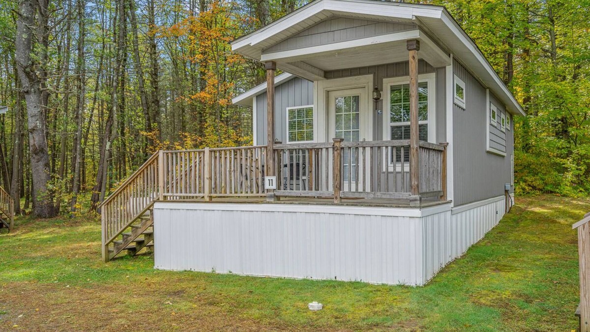 Queensbury Cottage | Cozy Cottage at Lake George Campsites!
