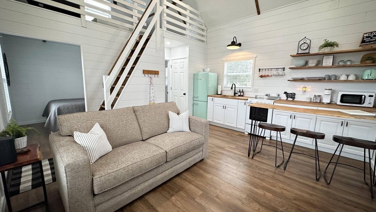 Dry Ridge Cottage | Cozy Cottage at Pumpkin Patch Near Ark: No Cleaning Fee & Free Farm Passes!