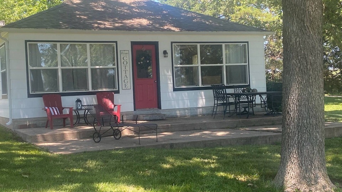 Marion Cottage | Cozy cottage at the Marion County Lake with A/C