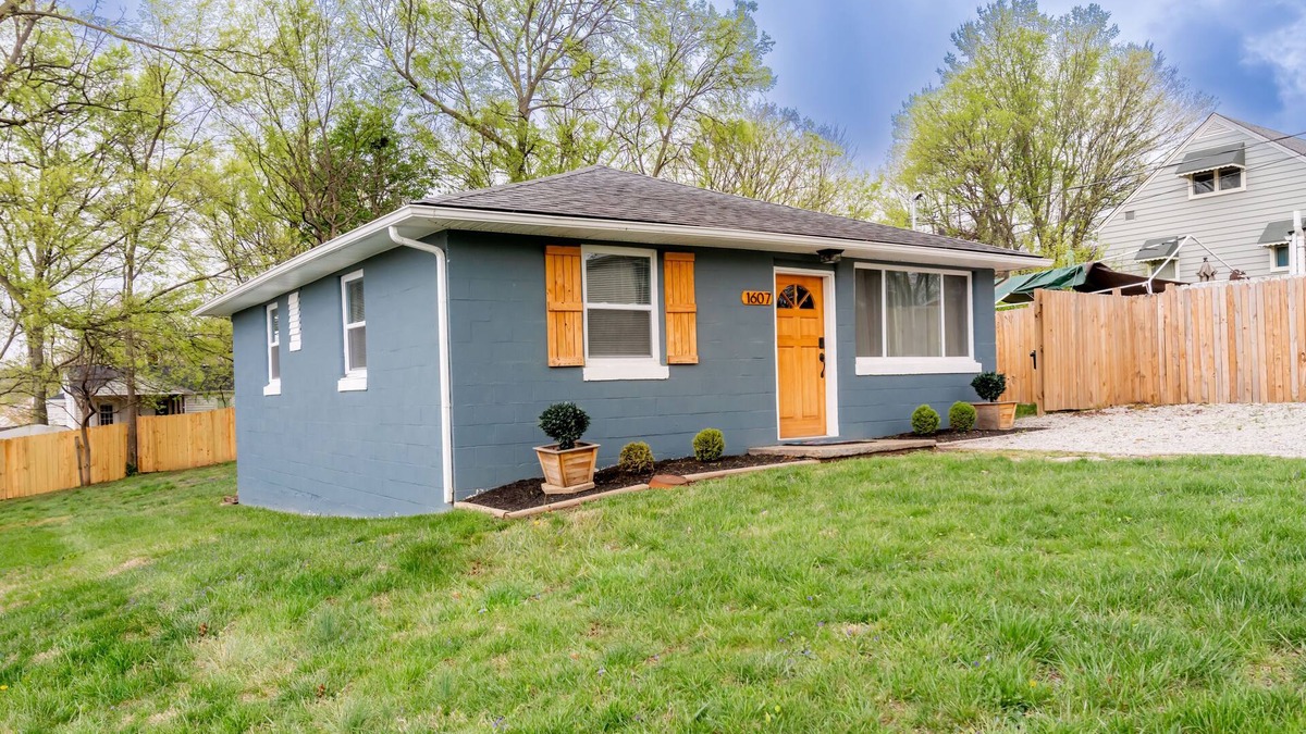 Camp Taylor House | Cozy Cottage-Bourbon Trail, Expo, YUM, Derby!