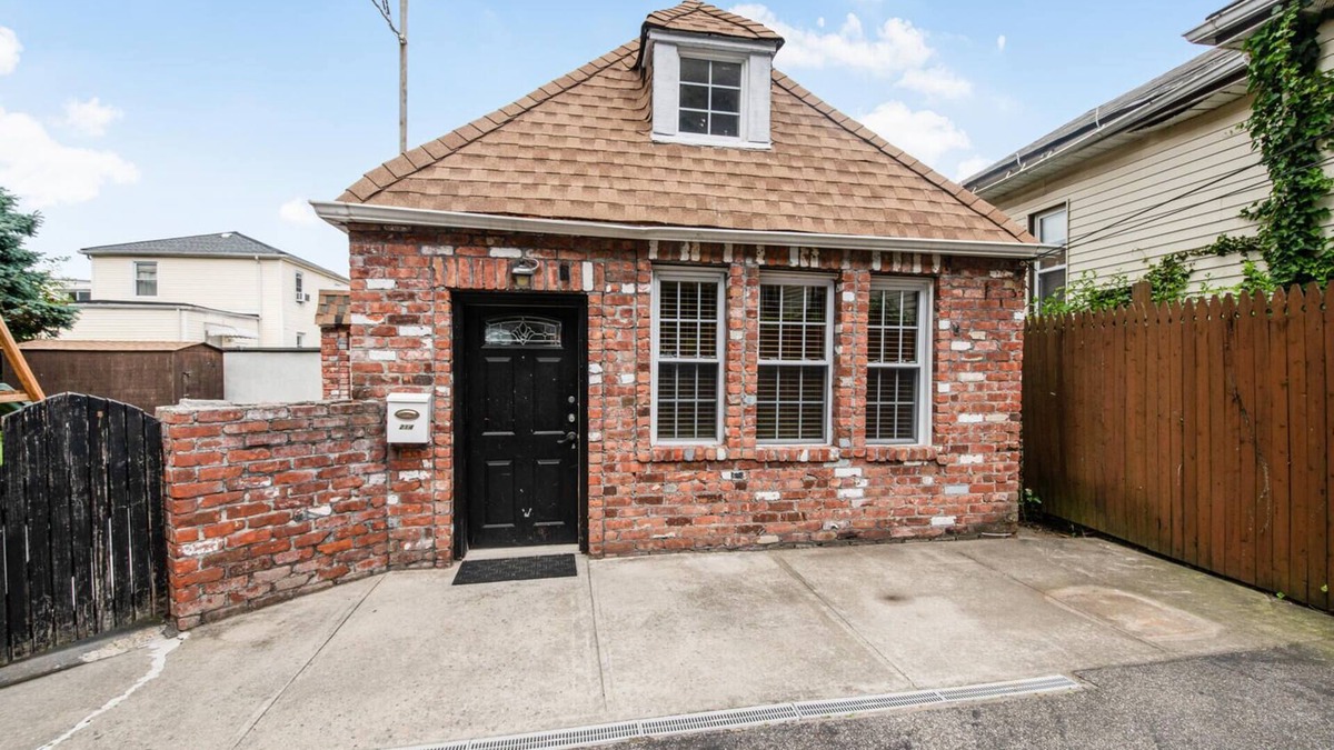 Southeast Yonkers Cottage | Cozy cottage close to NYC