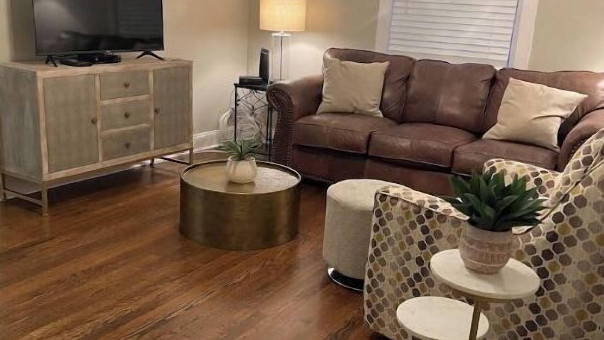 South Cleveland House | Cozy Cottage Downtown Cleveland