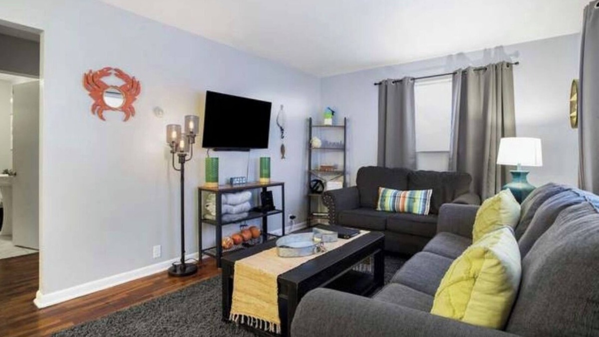 Riverside House | Cozy Cottage Getaway-Relax and Recharge-Minutes from Beaches