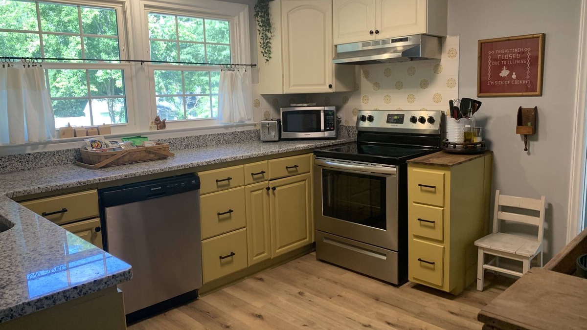 Old Irving Park House | Cozy Cottage in Beautiful Irving Park