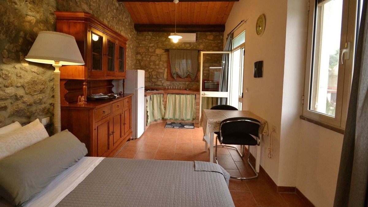 Sant'Antioco Cottage | Cozy Cottage in Calasetta Sardinia with garden