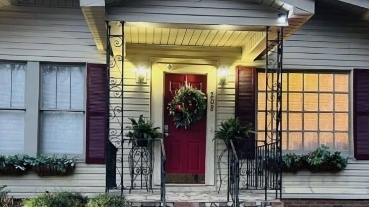 Belden Cottage | Cozy Cottage in the country, Pet Friendly. 2.8 mil from Tupelo Furniture Market