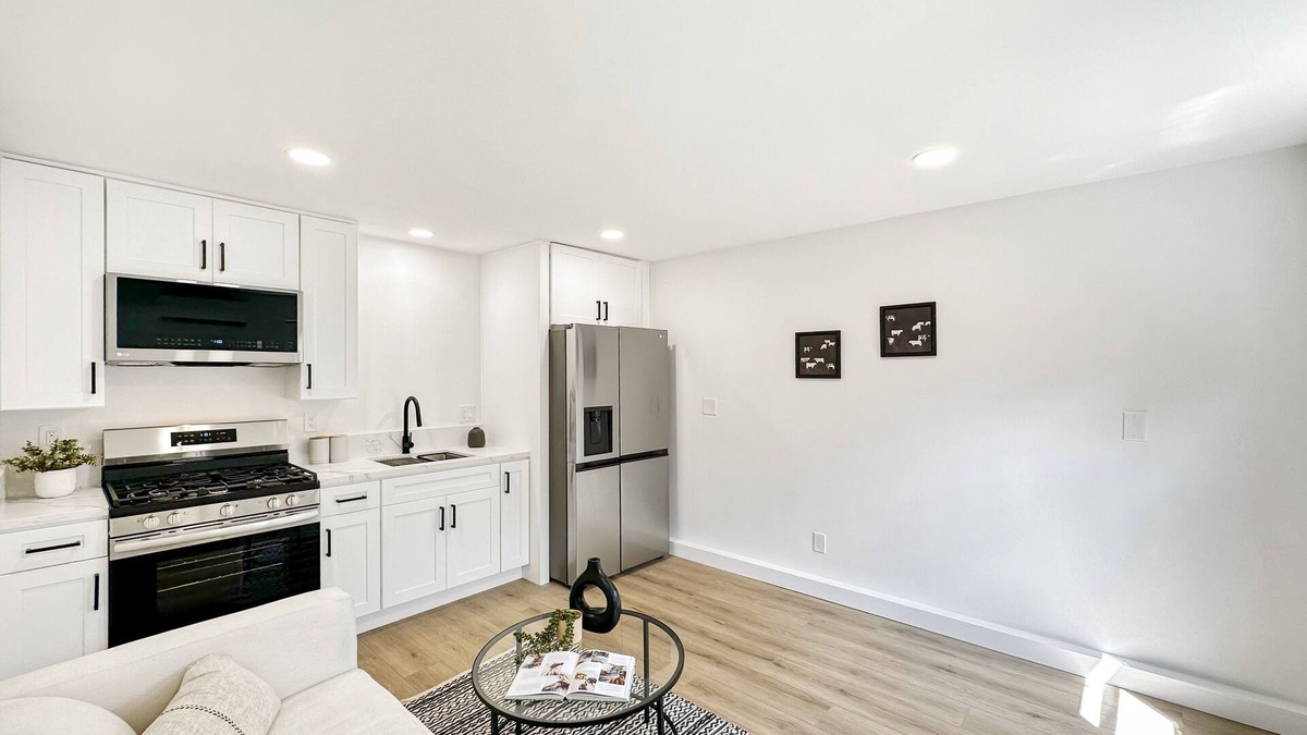 Imperial Beach Cottage | Cozy cottage in enchanting Imperial Beach with WiFi, AC on a super quiet street.