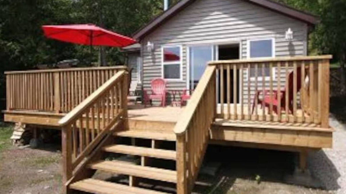 Tobermory Cottage | Cozy cottage located on Cameron Lake in beautiful Bruce Peninsula