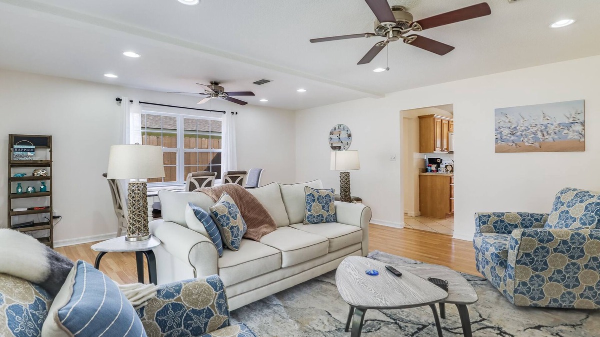 Gulfport Cottage | Cozy Cottage Near Beach Sleeps 9