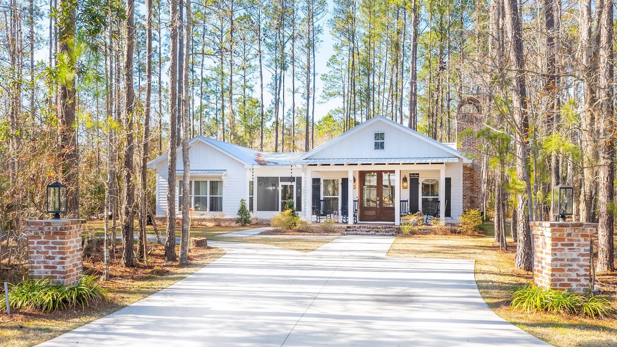 Midway Cottage | Cozy cottage nestled among nature near inner coastal waterway
