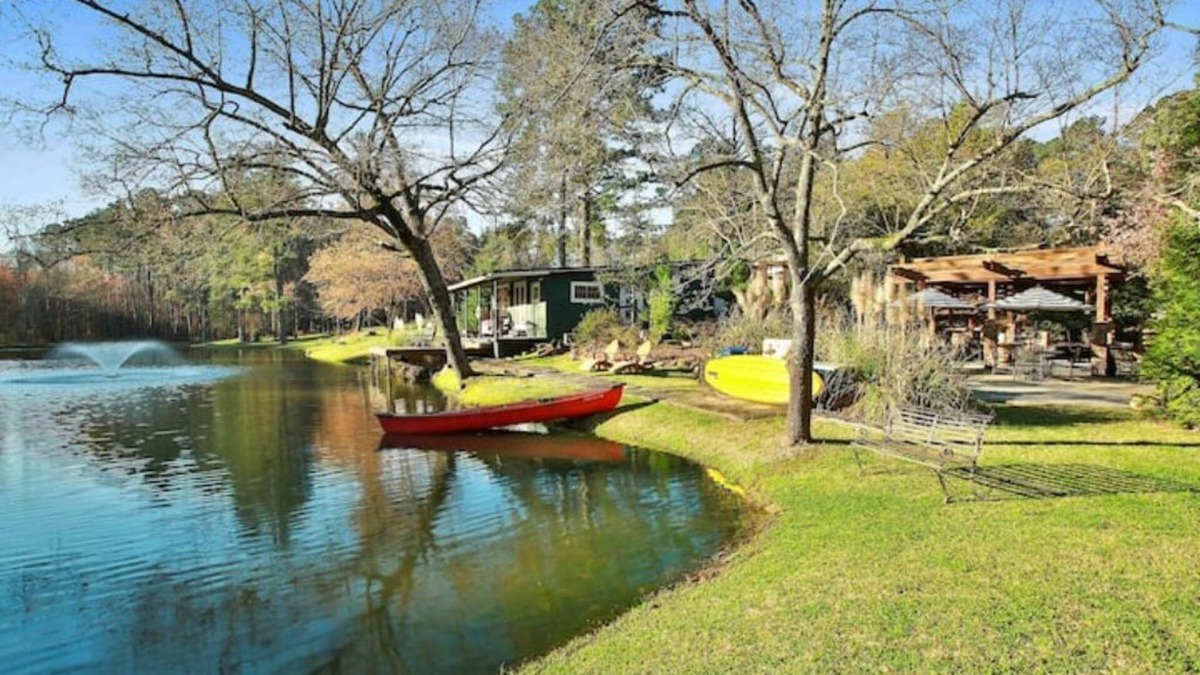 Tyrone Cottage | Cozy Cottage Nestled on Waters Edge