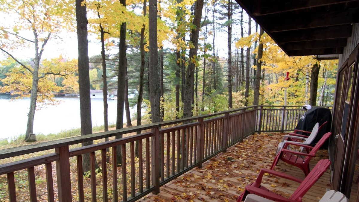 Muskoka Lakes Cottage | Cozy Cottage on Lake Muskoka! 3bdrm, 2 bath! Beach + Sandbar! South Exposure!