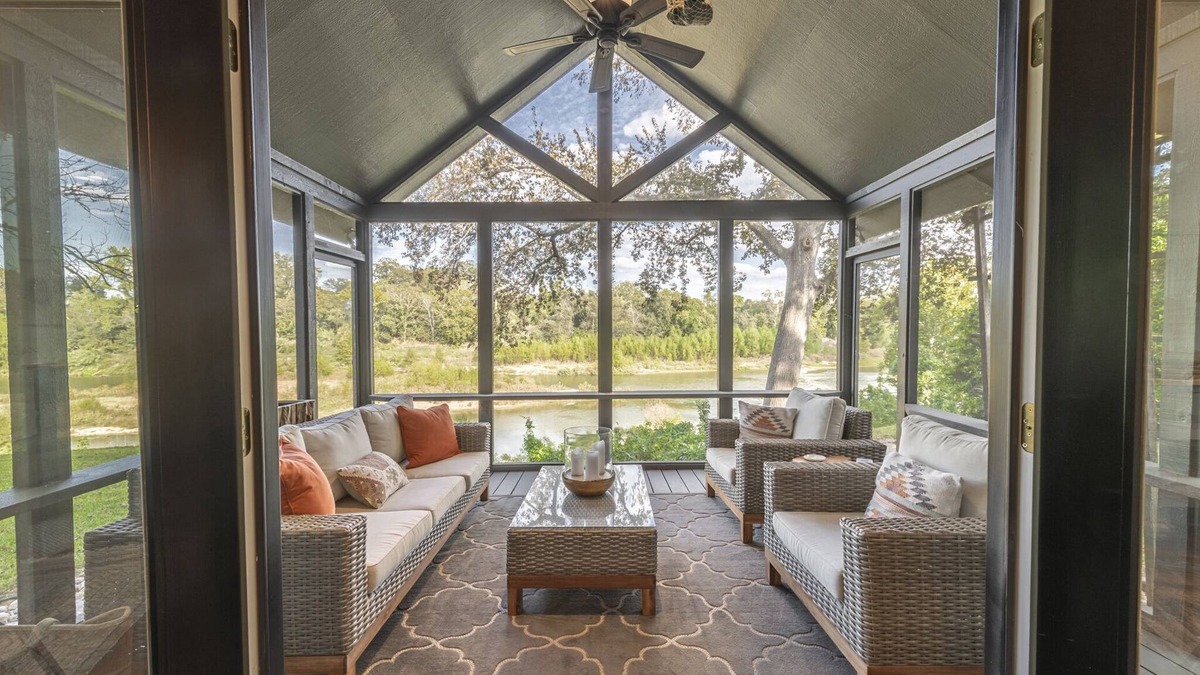 Columbus Cottage | Cozy cottage on the Colorado
