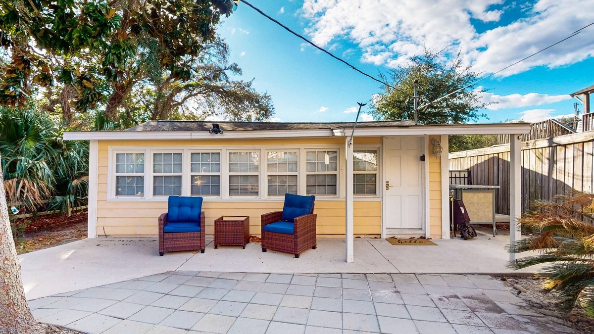 Crescent Beach Cottage | Cozy cottage with W/D, dog friendly & close to beach - Shared Outdoor